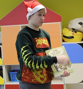 «Когда придет Дед Мороз?» эстафету доброты детям из центра «Мечта» передал Лидер чтения Степан Прохоров